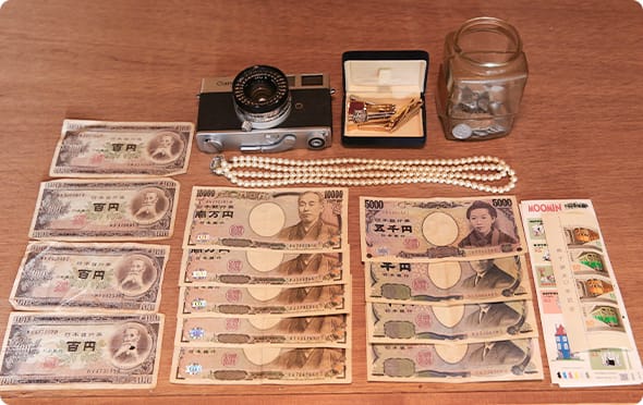 遺品整理 ブローチまとめ売り 進まない遺品整理をプロと共に…ネットで販売『エステートセール
